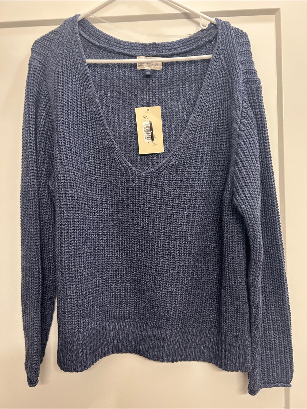 Universal Thread (NWT) Women's V-Neck Chunky Knit Sweater in Indigo
